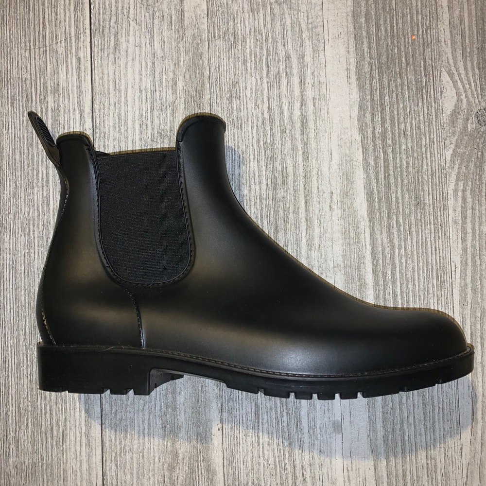 Short ankle boots